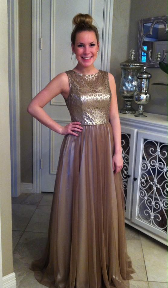 Hannah Damons prom dress 