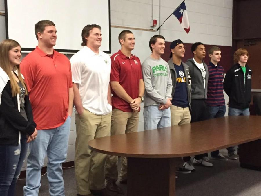The+signees+of+the+Class+of+2015.+From+left+to+right%3A+Haley+McDuffee+%28soccer%29%2C+Beau+Hott+%28football%29%2C+Sam+Tecklenburg+%28football%29%2C+Mitchell+Hansen+%28baseball%29%2C+Austin+Toups+%28baseball%29%2C+Neema+Behbahani+%28football%29%2C+Jason+Lee+%28football%29%2C+Connor+Barnard+%28baseball%29%2C+and+Reece+Schattle+%28soccer%29.+Photo+used+with+permission+of+Plano+admin.+