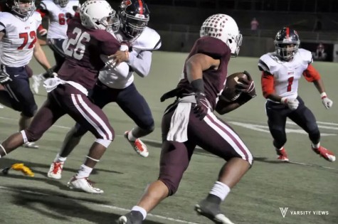Plano junior Jacoree Sanders returns a fumble during the 21-7 defeat at home to McKinney Boyd. (Photo by Varsity Views)