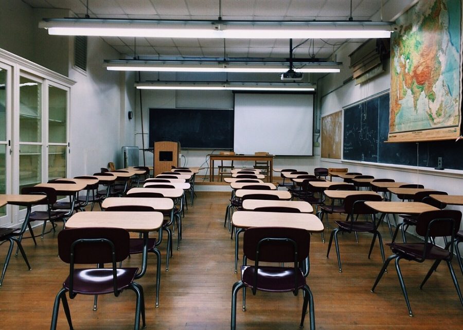Empty classroom (courtesy of  pixabay.com)